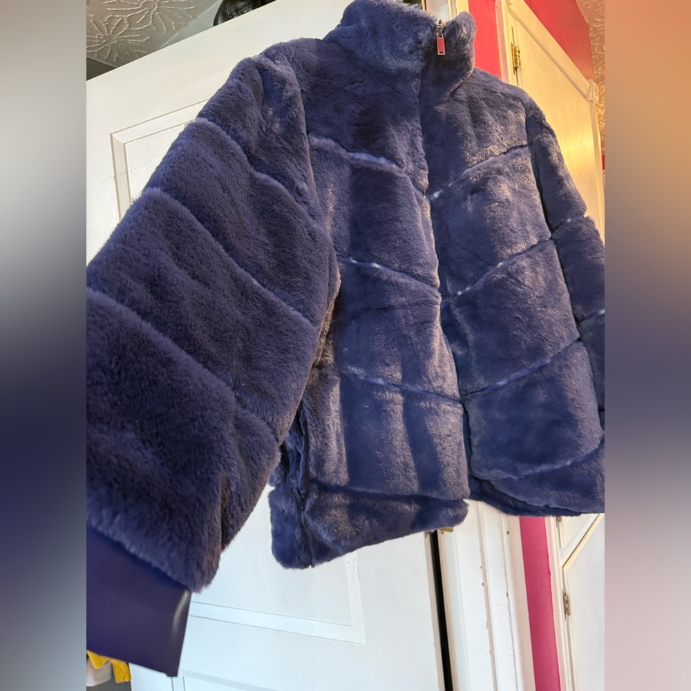 Women's Blue Faux Fur Reversible Jacket - NEW! - Picture 3 of 14